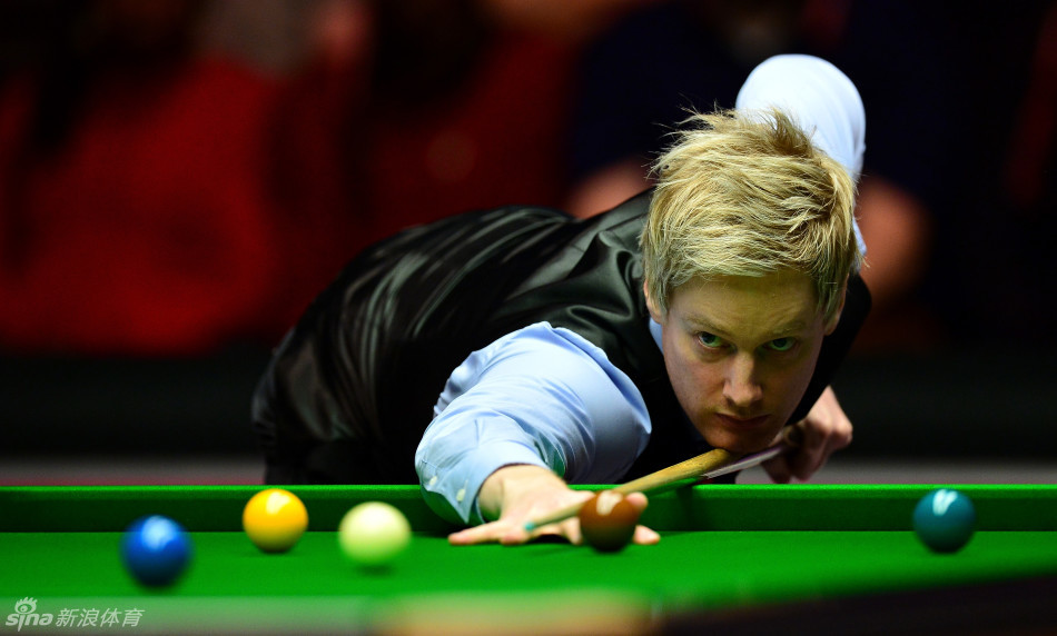 一位年轻球 一位年轻球